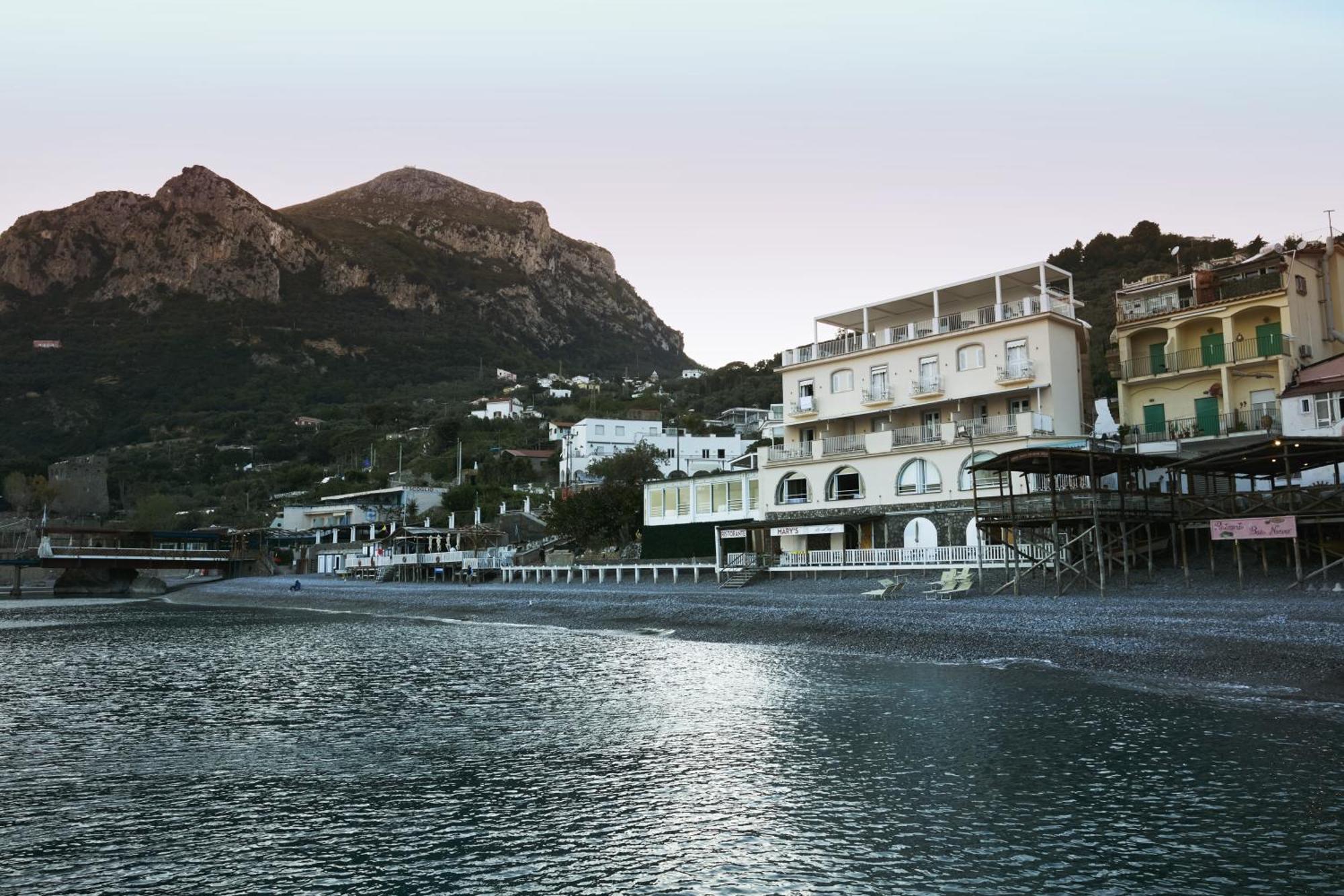 Taverna Del Capitano Marina del Cantone Esterno foto